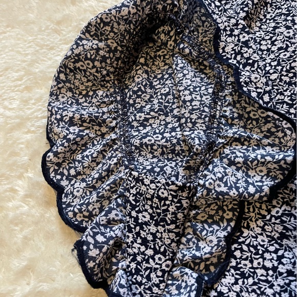 Women’s Michael kors blue and white flowered blouse. Size US M - Picture 7 of 7